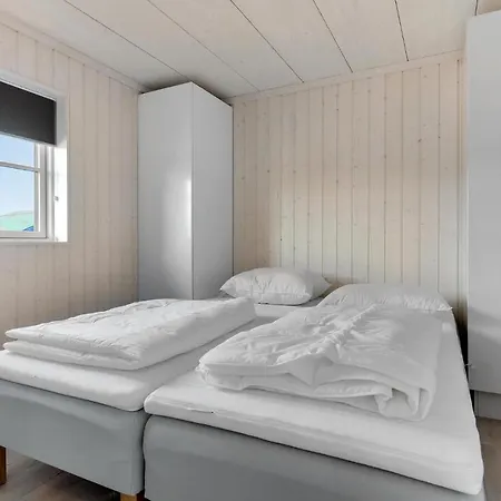 Nice In With 4 Bedrooms, Sauna And Wifi 別荘